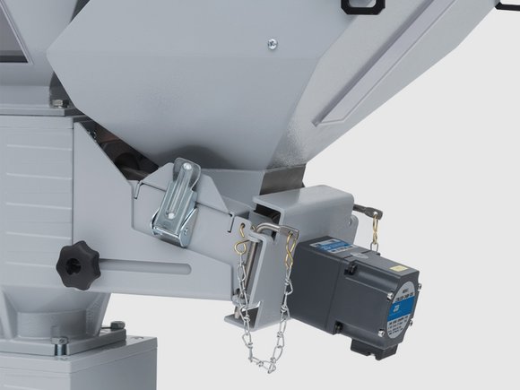 MINIBLEND V hybrid: Angled dosing screws